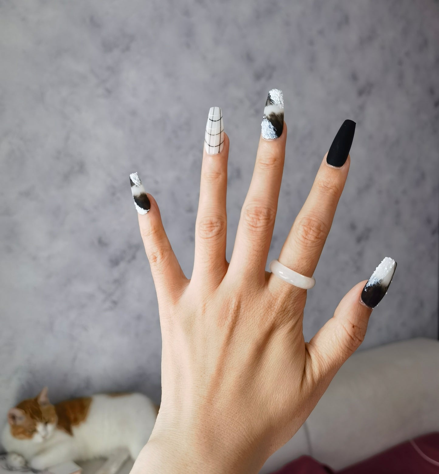 Uñas postizas trapezoidales hechas a mano con yeso de obsidiana | Elegancia sutil en negro mate y plata | Perfectas para otoño e invierno