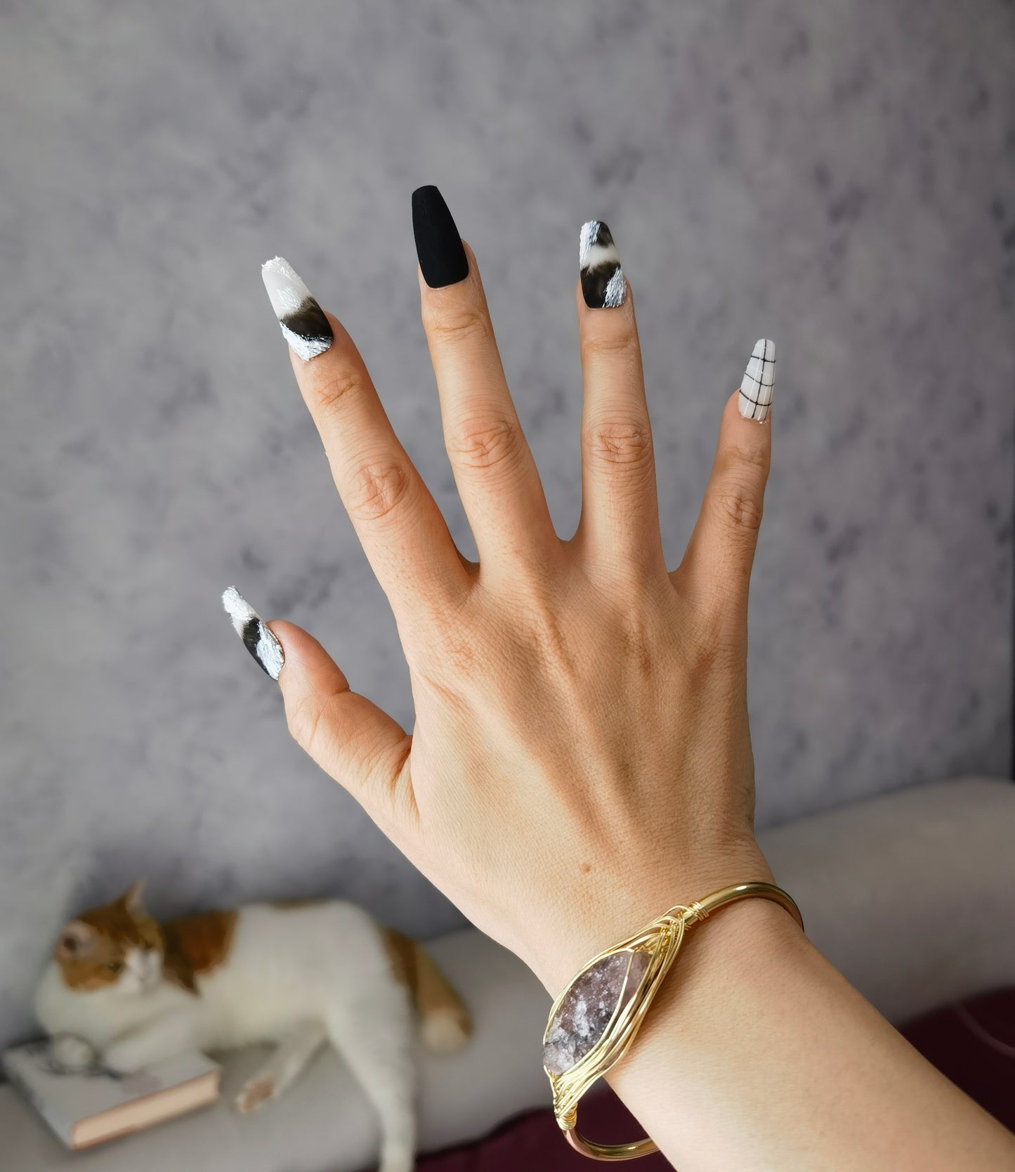 Uñas postizas trapezoidales hechas a mano con yeso de obsidiana | Elegancia sutil en negro mate y plata | Perfectas para otoño e invierno