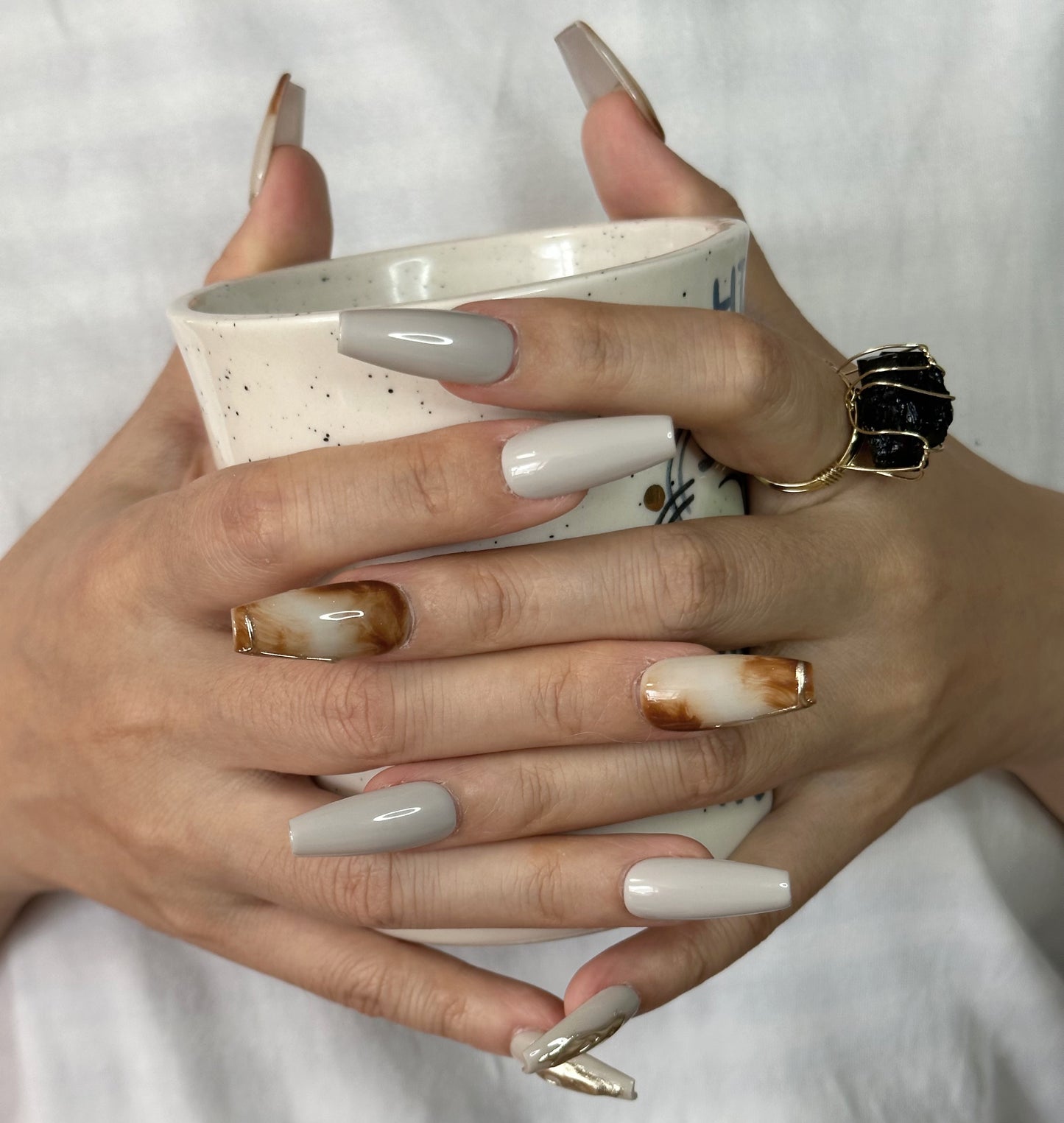 Uñas postizas trapezoidales de color ámbar degradado | Calidez artesanal para el otoño