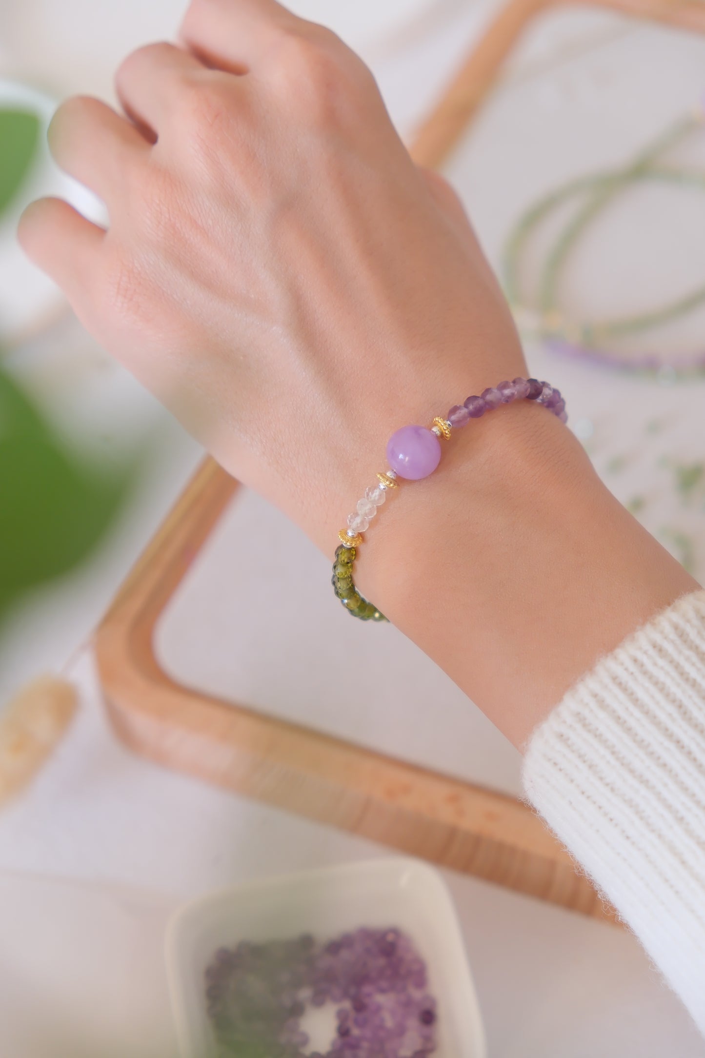 Amethyst & Green Crystal Bracelet – Harmony, Healing & Vitality