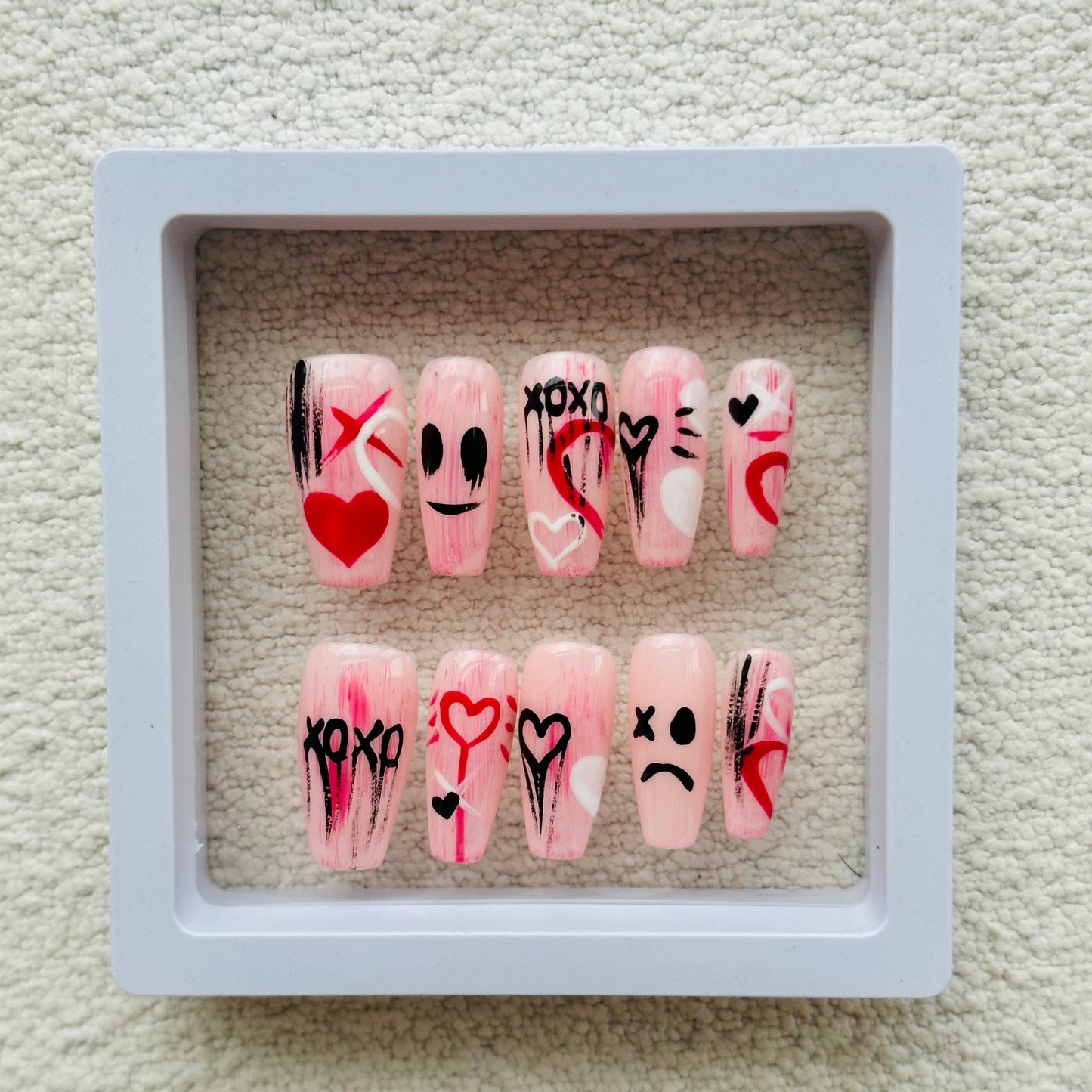 Paquete de Halloween con ahorros espeluznantes: ¡elige 4 de los 6 diseños de uñas por solo $64!