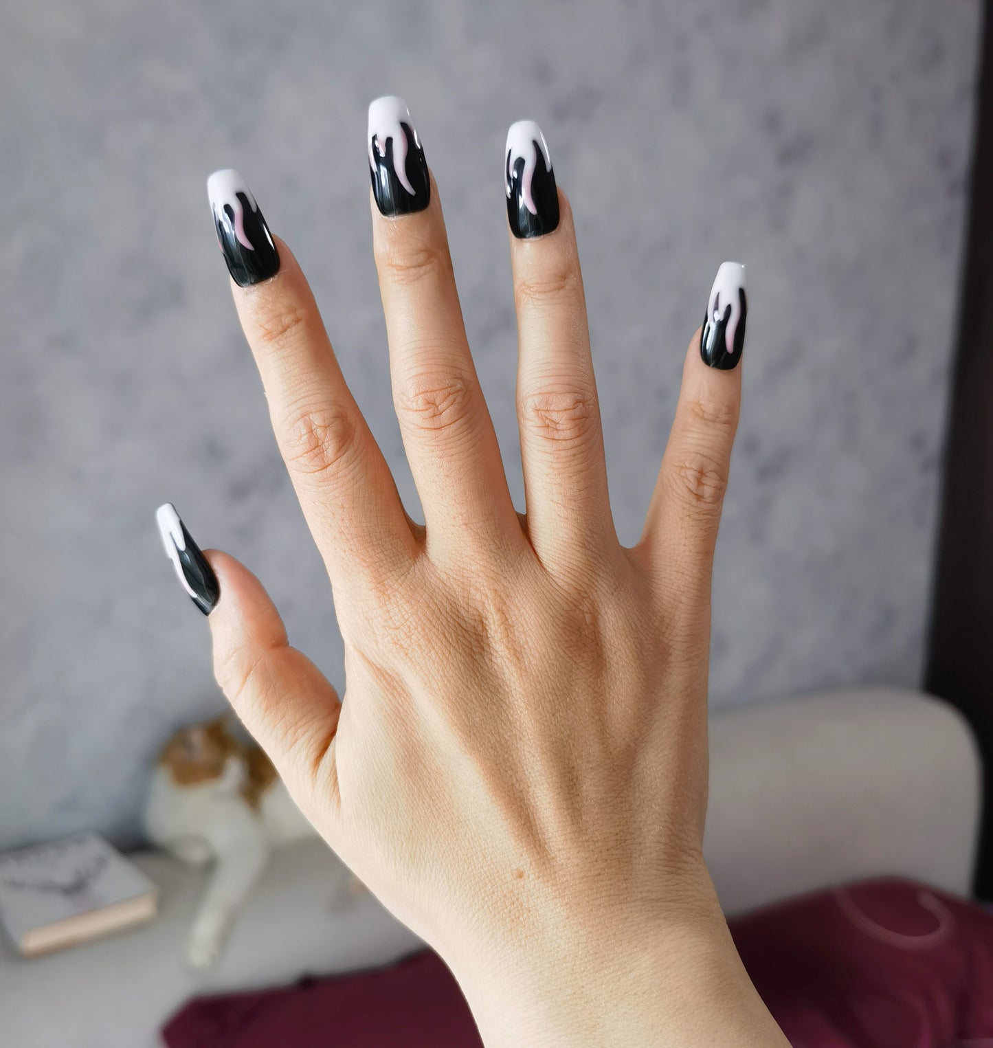 Uñas postizas trapezoidales de llamas negras | Edgy Pink Flames