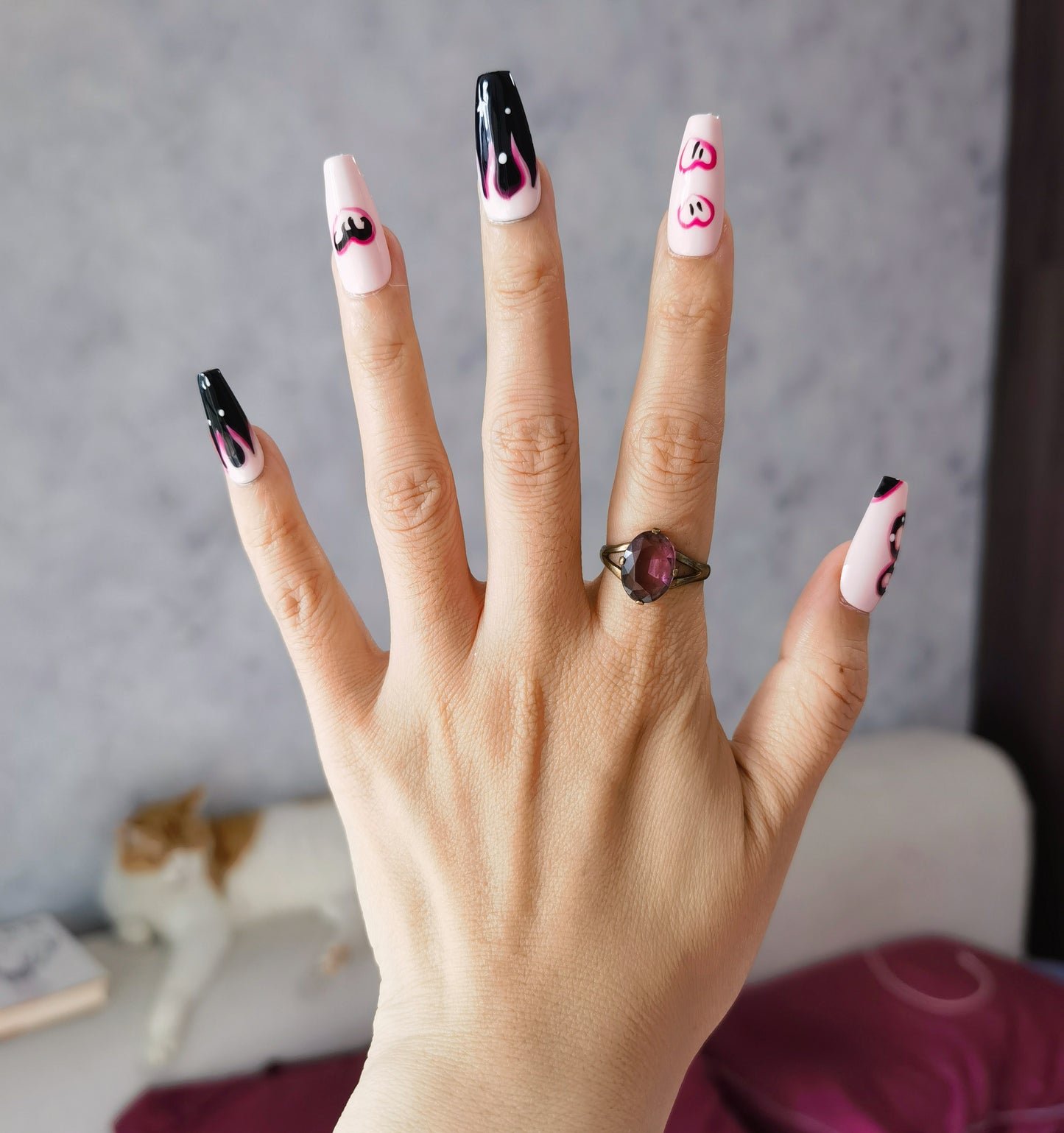 Uñas postizas trapezoidales hechas a mano Love Flame | Diseño dulce y vanguardista en rosa, negro y rojo