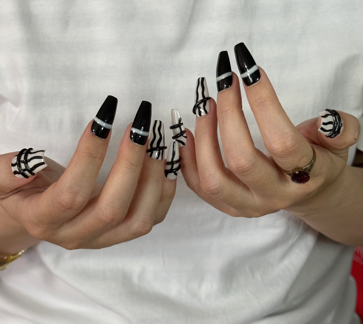 Dark 3D Mid-Stiletto Nails Handmade Press-On Set | Classic Black and White | Minimalist 3D Lines for Timeless Elegance