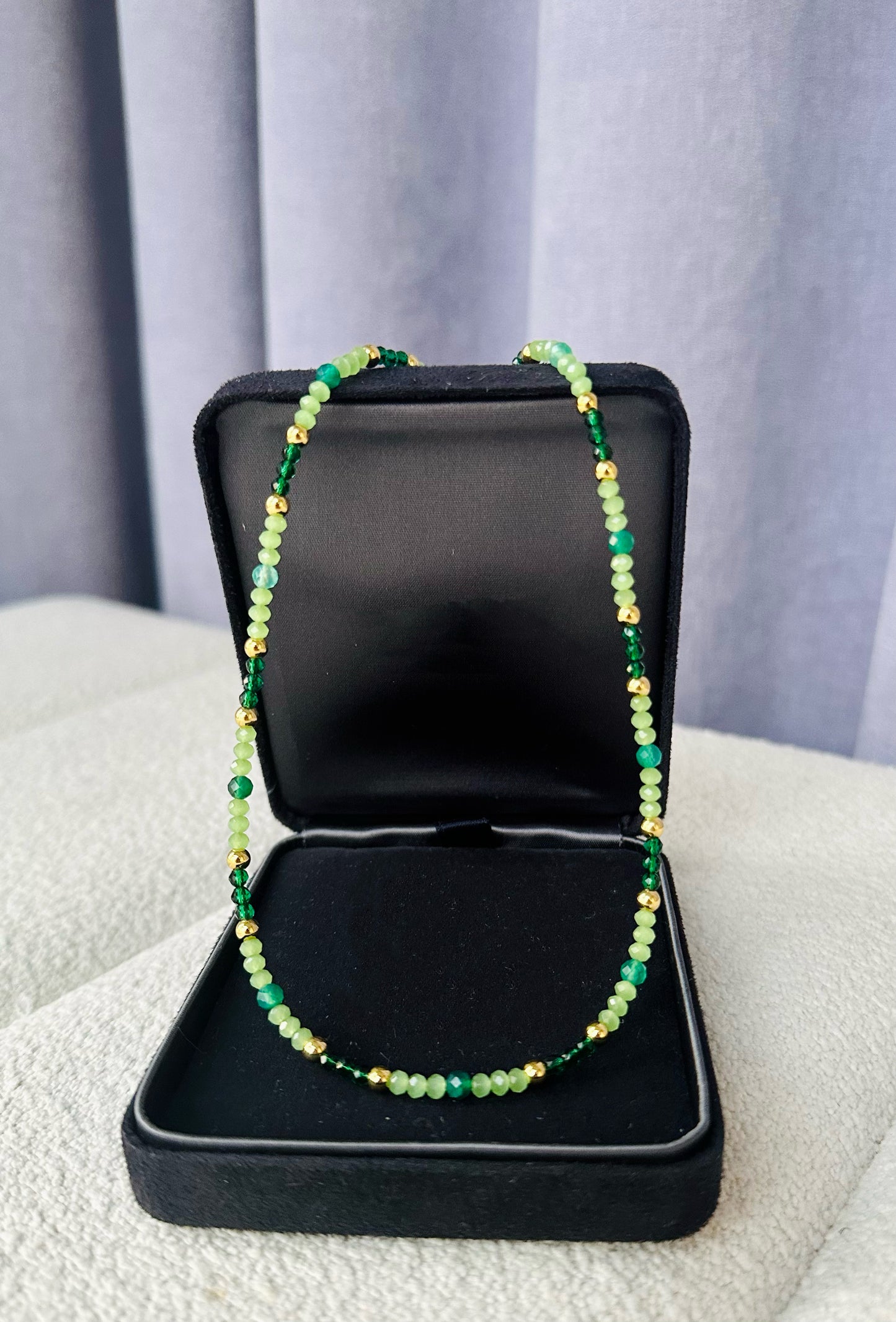 Conjunto Ombre Verdant: conjunto de joyas artesanales con degradado verde 