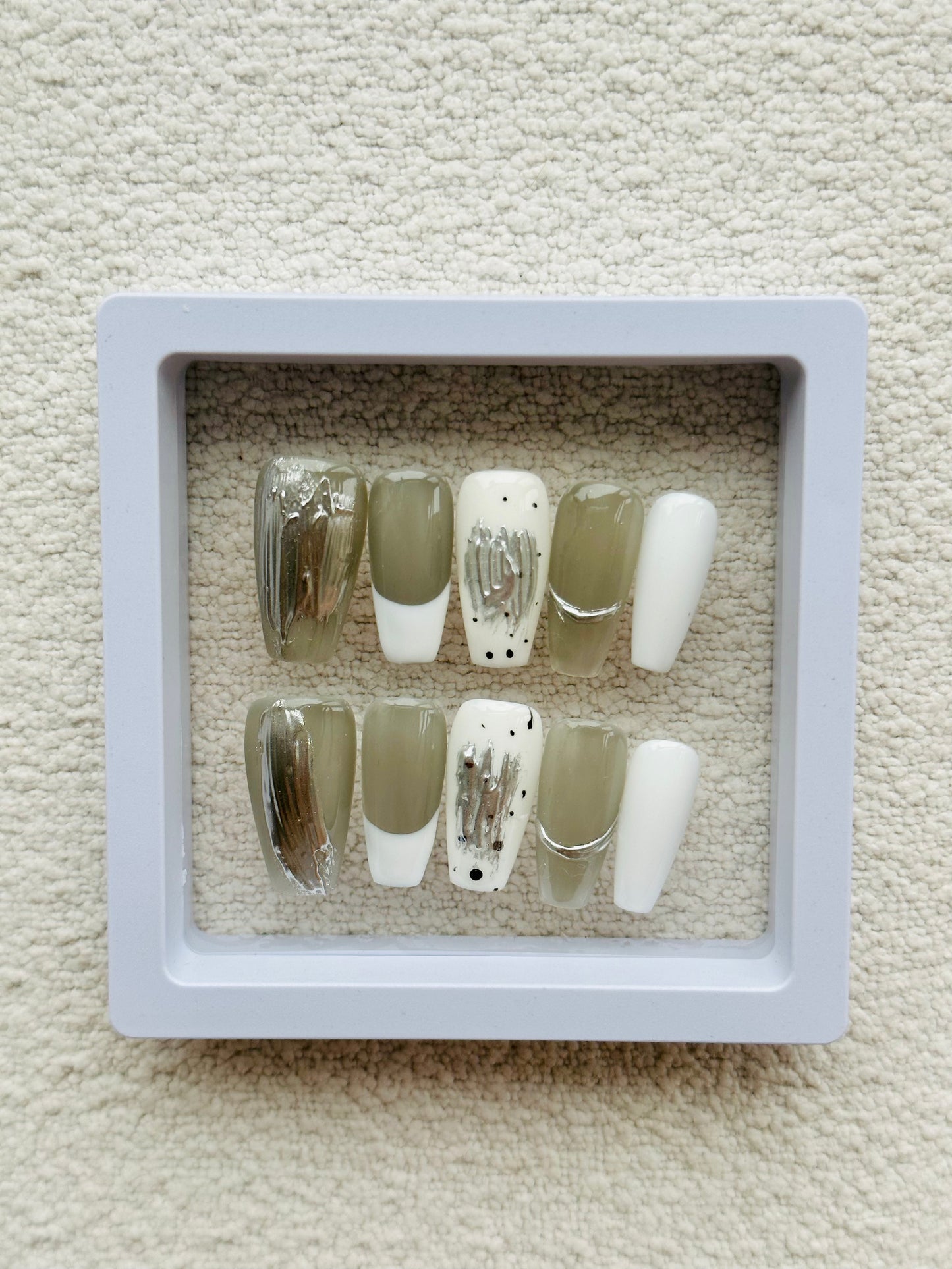 Uñas postizas trapezoidales de porcelana blanca Galaxy | Elegancia hecha a mano en blanco y plata