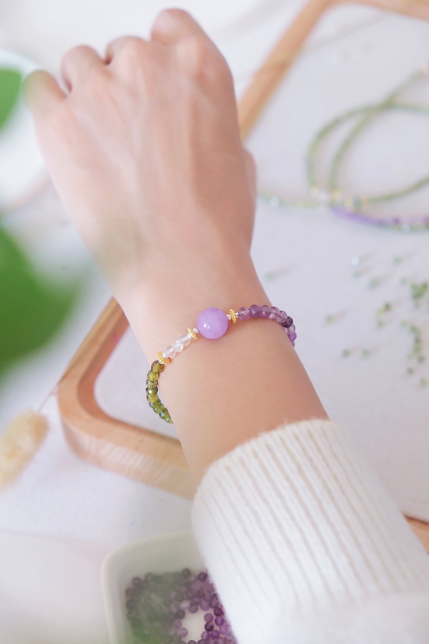 Amethyst & Green Crystal Bracelet – Harmony, Healing & Vitality